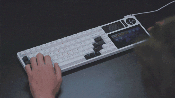 Mídia 5 de Qeeke CR840 - Primeiro teclado mecânico do mundo com deck de fluxo