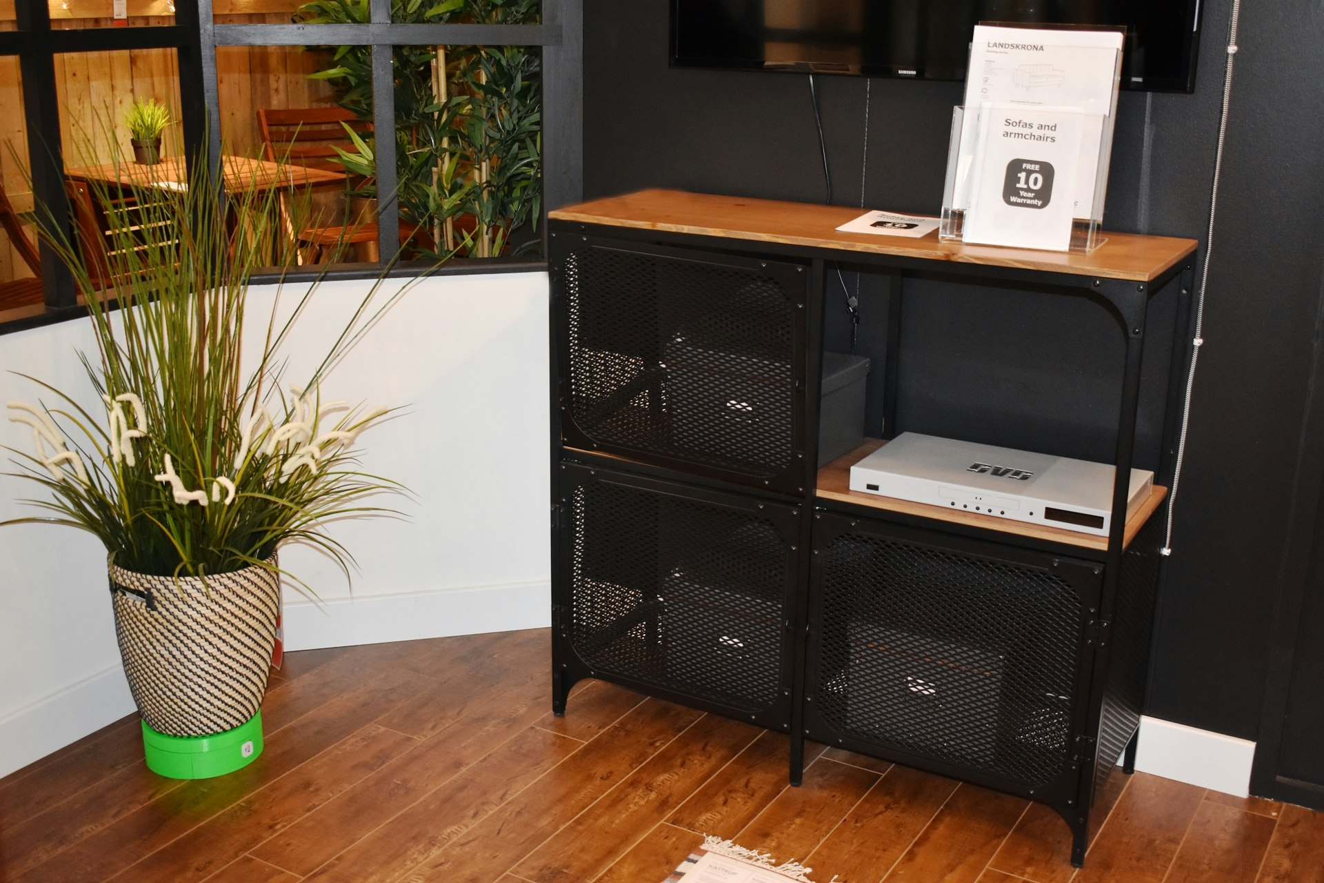 Goldoon: Smart Self-watering Planter gallery image