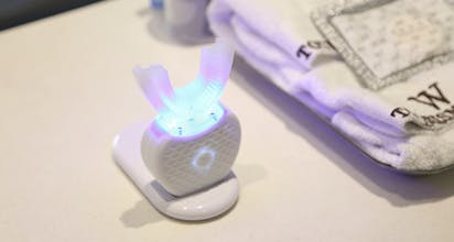 V-WHITE gallery image