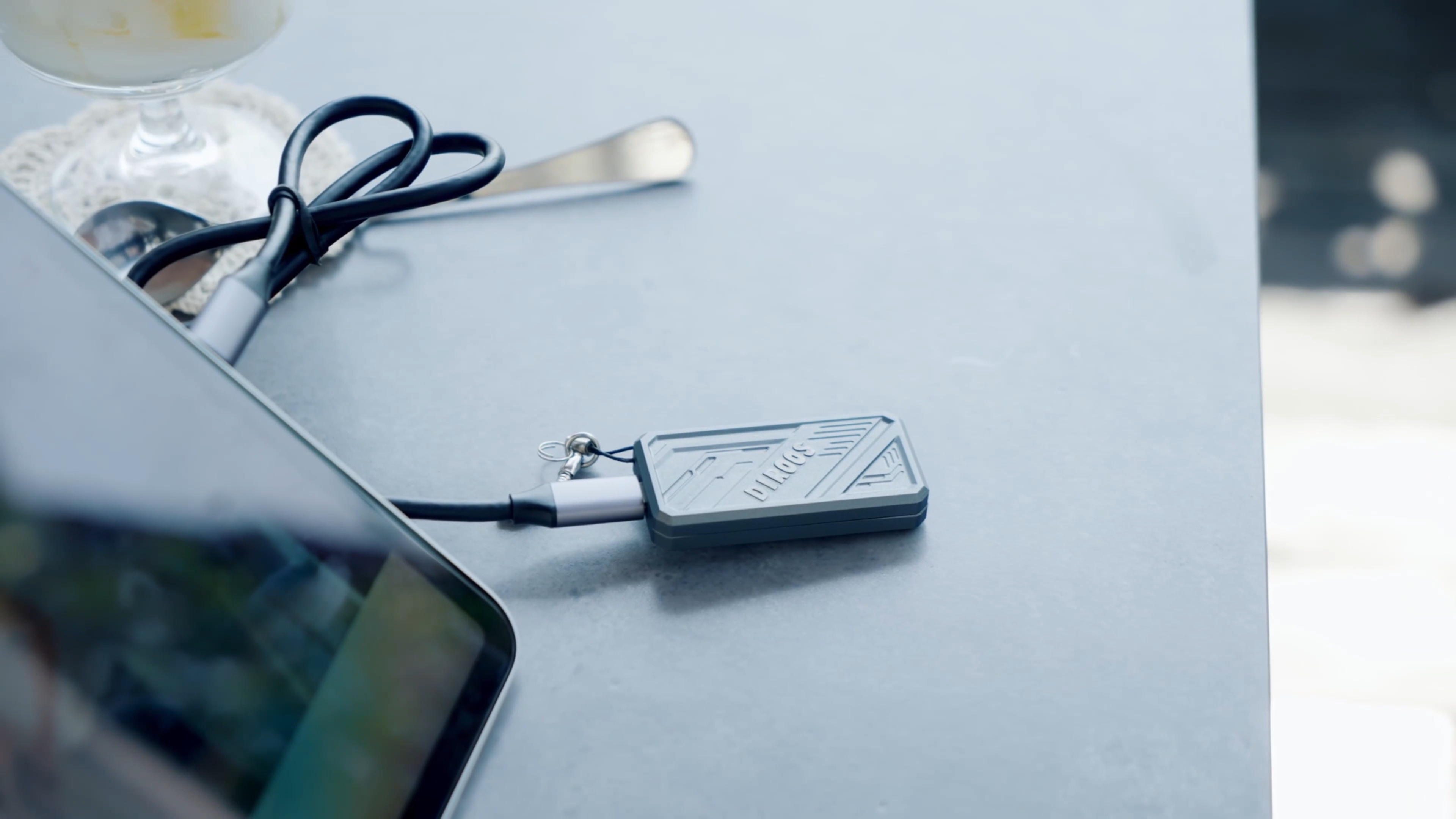 Diroos: SSD Solid State Drive -behuizing - Ondersteuning computer, mobiele telefoon, tablet, media 4