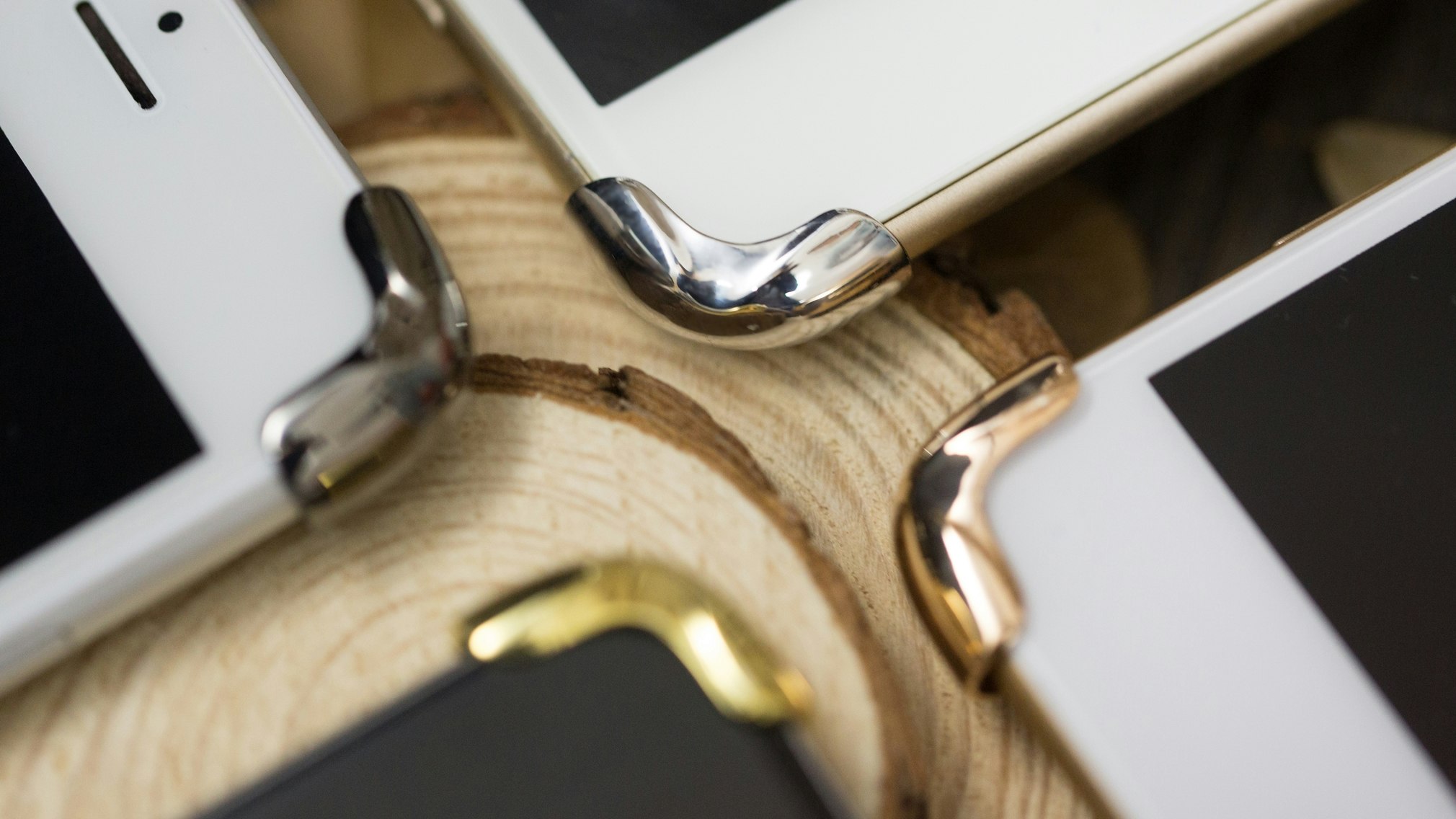Rmour: Handcrafted silver case for your iPhone 6 family gallery image