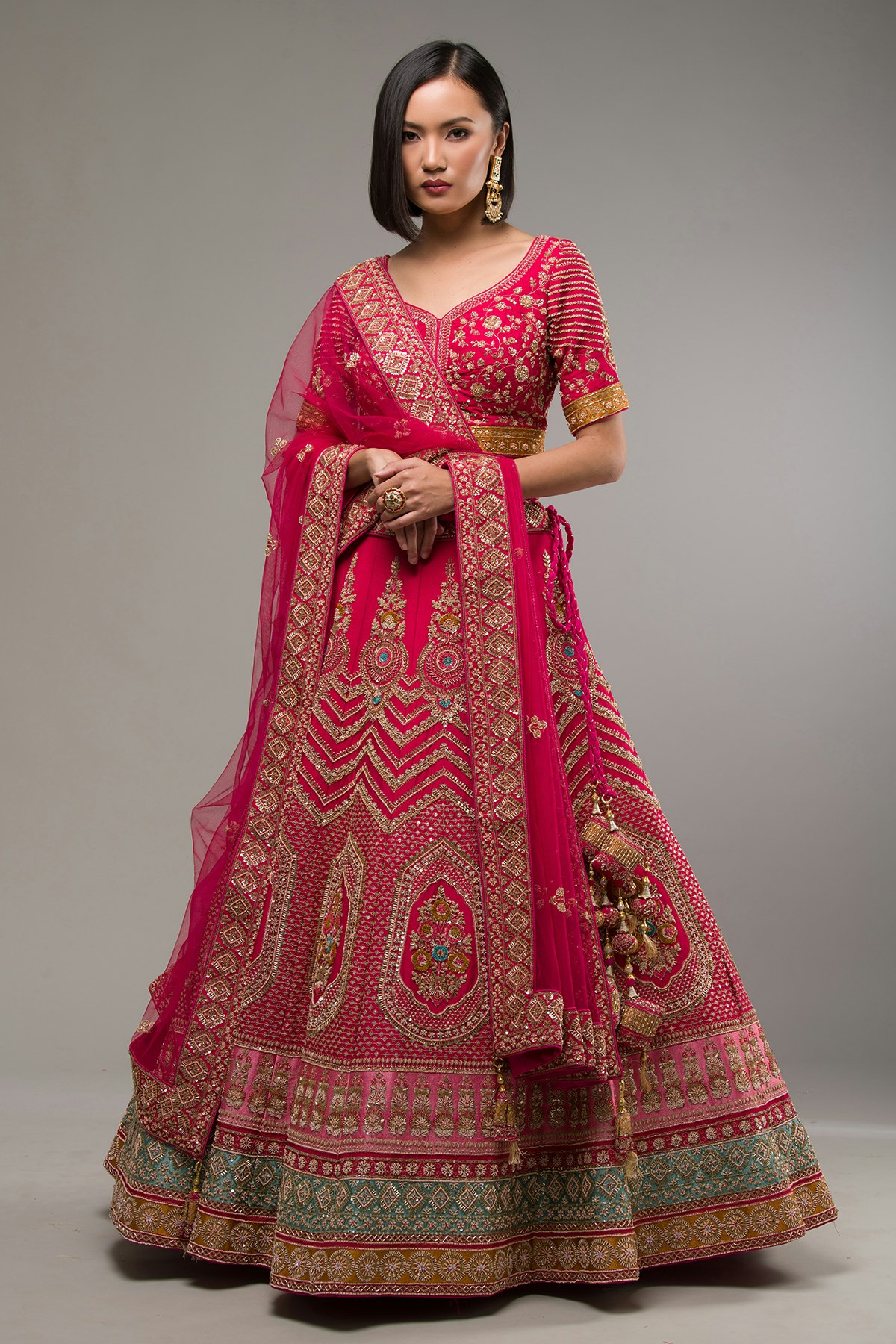 新娘lehenga - 深粉红色亮片刺绣丝绸新娘lehenga媒体1