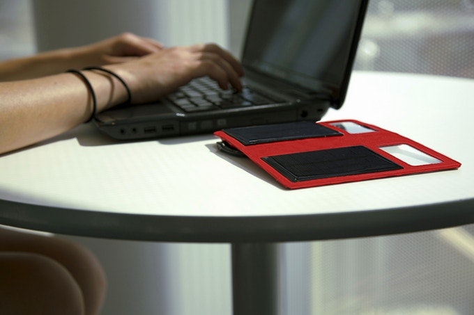 Gidgi Solar Charger gallery image