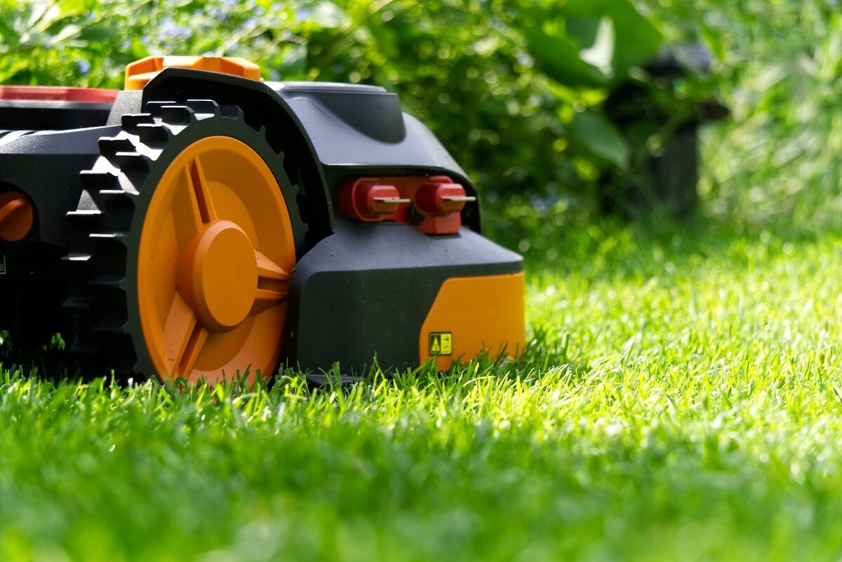 Moebot S5 Robot Lawn Mower media 1