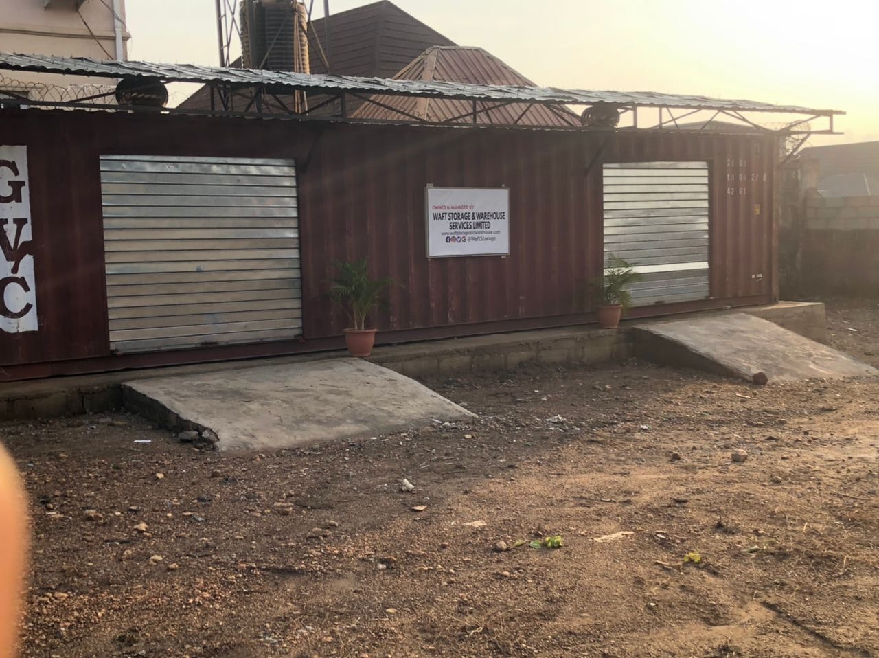 वफ़्त भंडारण - व्यवसायों और व्यक्तियों के लिए स्व-भंडारण इकाइयाँ मीडिया 1