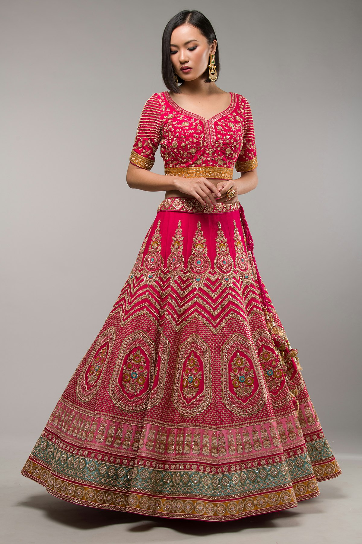 新娘lehenga - 深粉红色亮片刺绣丝绸新娘lehenga媒体2