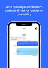 手机显示着Tempo Messenger的logo和消息界面