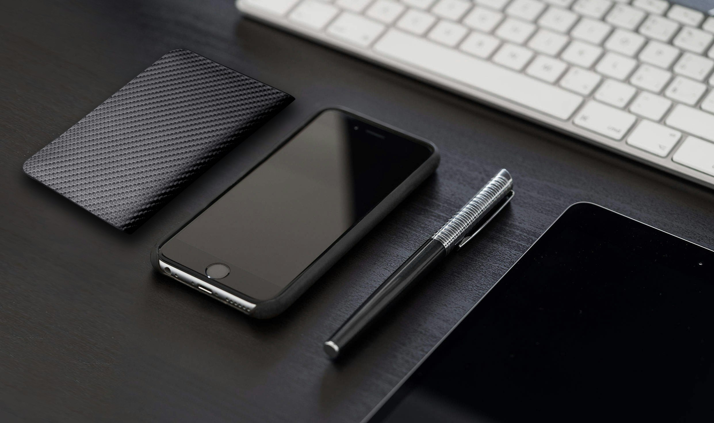NOIRE TRAVEL WALLET gallery image