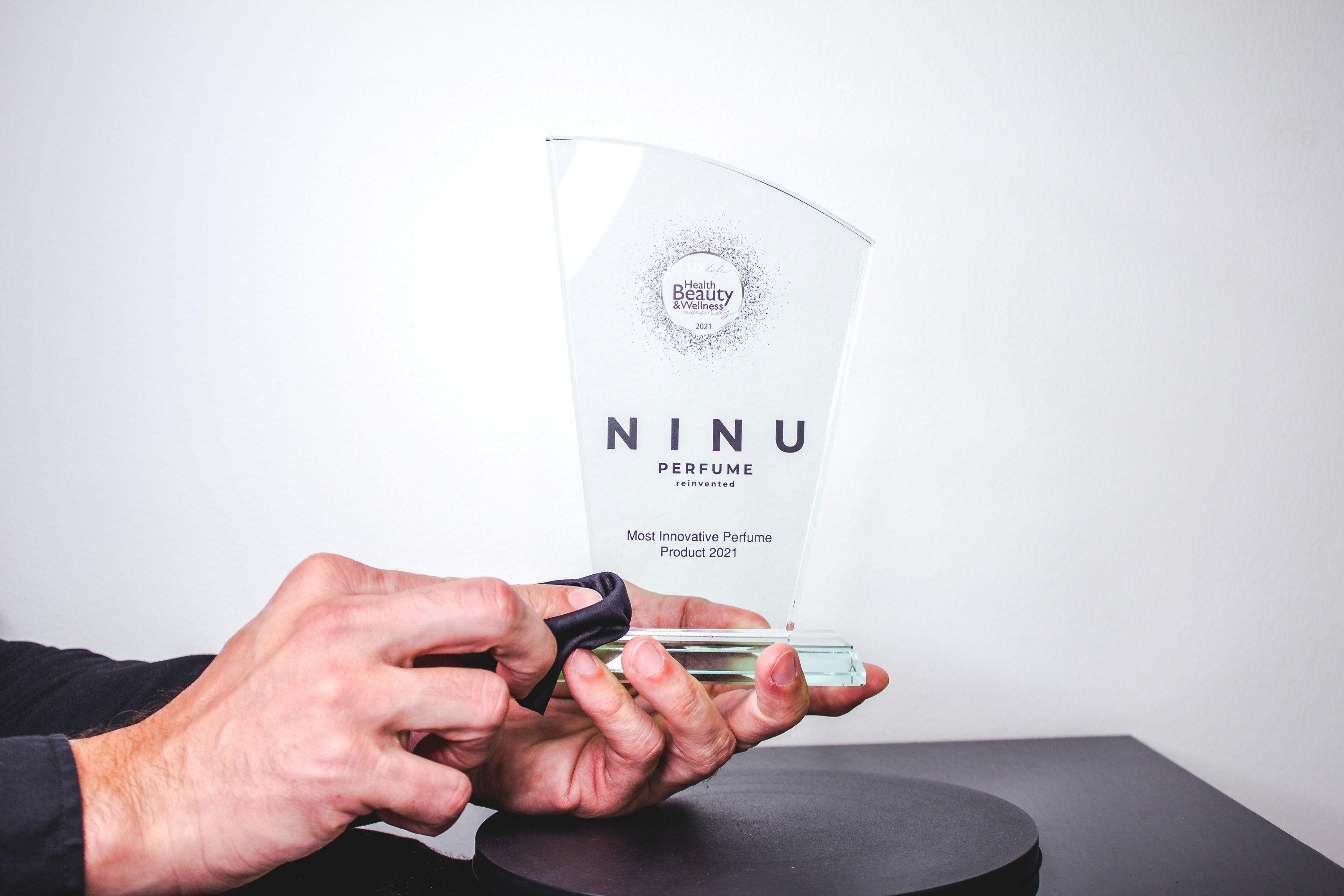 NINU - 1st Smart Fragrance Device gallery image