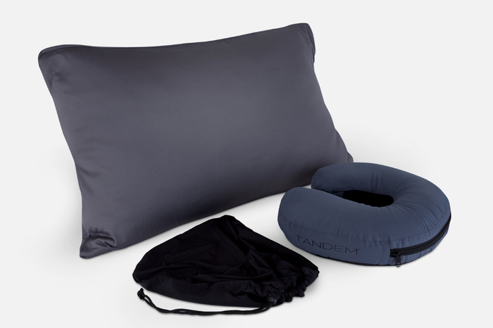 Tandem - transformable travel pillow gallery image