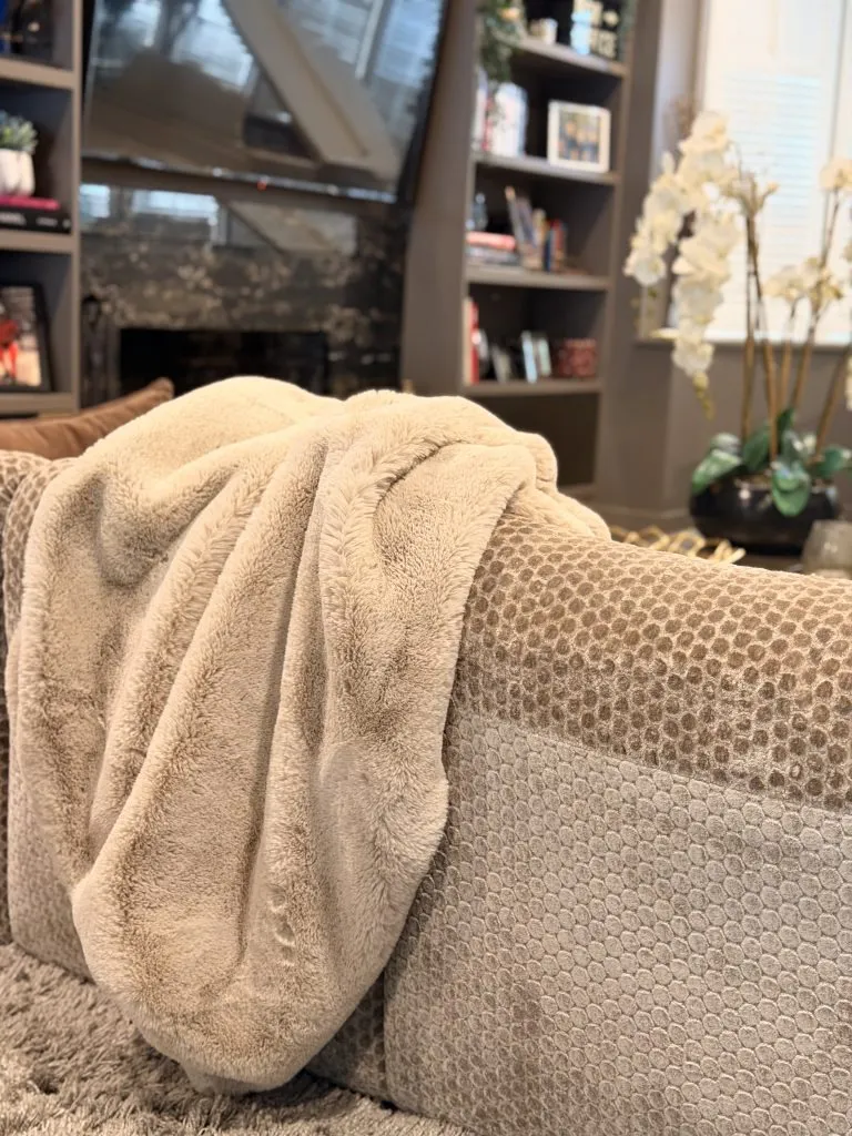 Luxury Cosy Blankets gallery image