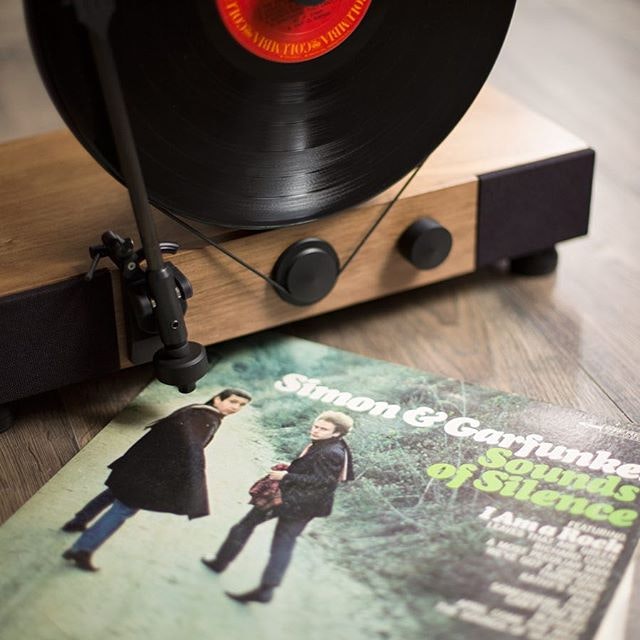 Floating Record™ Vertical Turntable gallery image