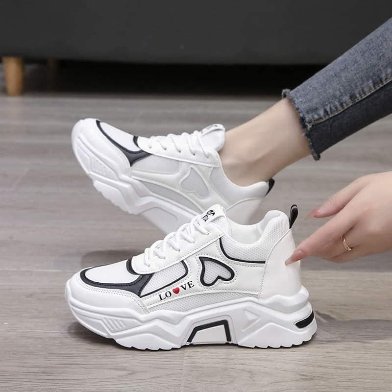 Frauensportschuhe media 1